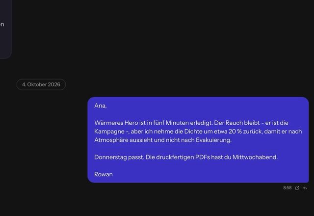 Eine E-Mail-Unterhaltung wird in der Chat-Ansicht gezeigt, als Chat-Blasen, gruppiert nach Person und Thema. · Reviewed for MailVault version 2.20.0