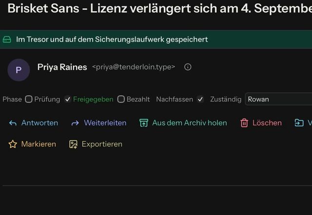 In der Feldleiste einer geöffneten Nachricht wird Phase auf Freigegeben gesetzt, Nachfassen wird angehakt, und Rowan wird als Zuständig eingetragen. · Reviewed for MailVault version 2.20.0