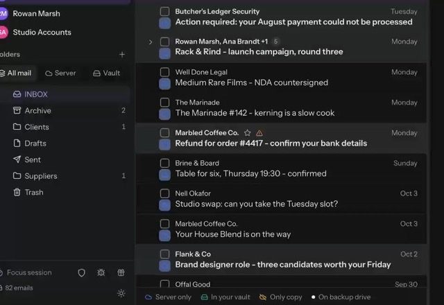 Reviewed for MailVault version 2.20.0 The MailVault window switches between the light theme and the dark theme. · Reviewed for MailVault version 2.20.0
