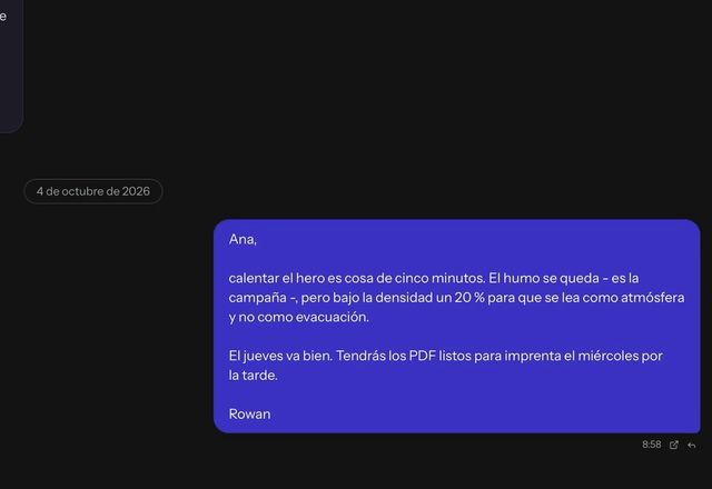 Una conversación de correo se muestra en la vista de chat, como burbujas de chat agrupadas por persona y tema. · Reviewed for MailVault version 2.20.0