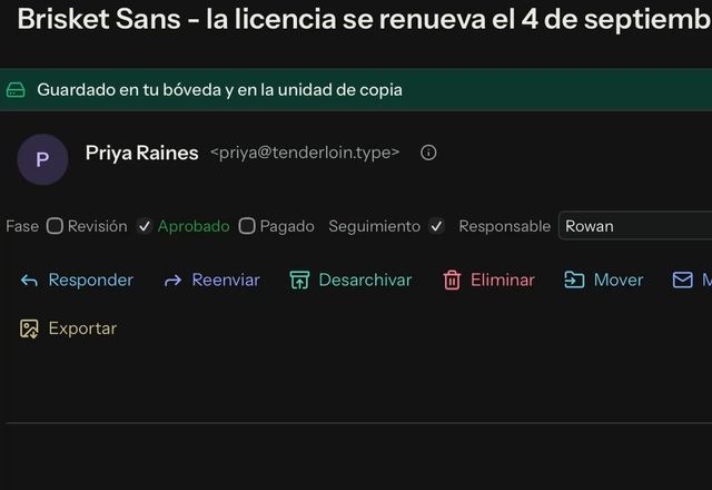 En la franja de campos de un mensaje abierto, Fase se pone en Aprobado, se marca Seguimiento y se escribe Rowan como Responsable. · Reviewed for MailVault version 2.20.0