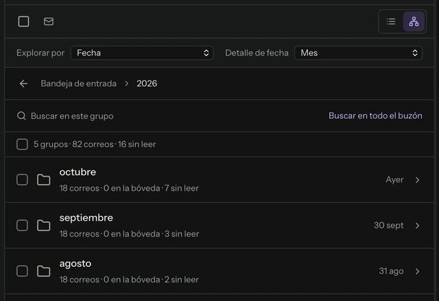 La lista de mensajes se cambia a Explorer. El correo se agrupa por año, y un año se abre en sus meses. · Reviewed for MailVault version 2.20.0