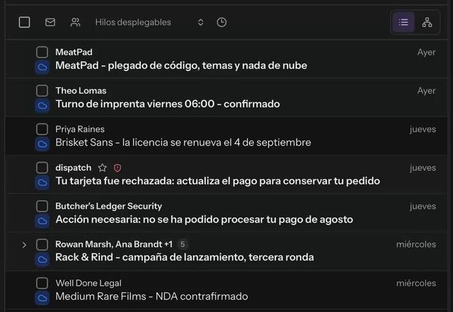 Se hace clic derecho en la fila de un mensaje, se elige Posponer, y un selector ofrece Más tarde hoy, Mañana, el fin de semana y la próxima semana. Se elige Mañana y el mensaje sale de la bandeja de entrada. · Reviewed for MailVault version 2.20.0