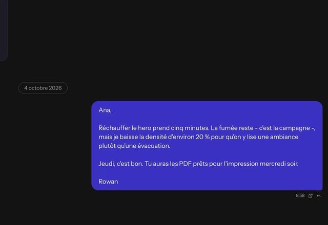 Une conversation par e-mail s’affiche en vue Chat, sous forme de bulles regroupées par personne et par sujet. · Reviewed for MailVault version 2.20.0