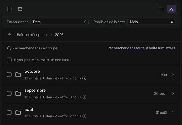 La liste des messages passe sur Explorer. Le courrier est regroupé par année, et une année s’ouvre en mois. · Reviewed for MailVault version 2.20.0