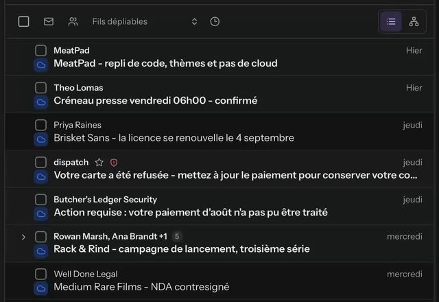 On fait un clic droit sur une ligne de message, « Reporter » est choisi, et un sélecteur propose « Plus tard aujourd’hui », « Demain », « Ce week-end » et « La semaine prochaine ». « Demain » est choisi et le message quitte la boîte de réception. · Reviewed for MailVault version 2.20.0
