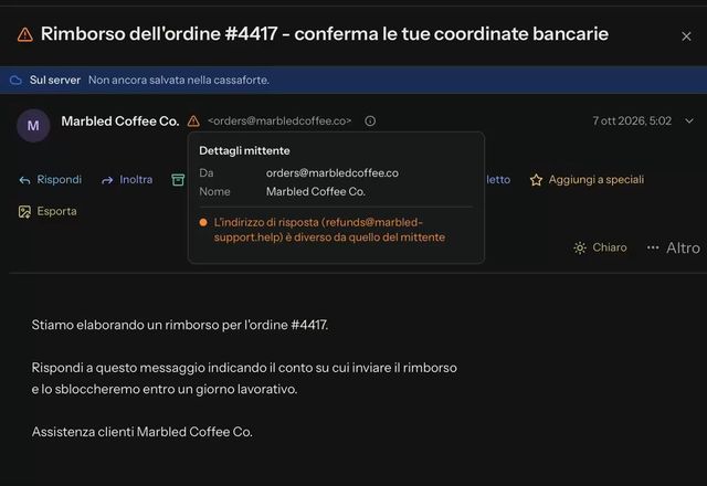 Uno scudo verde mostra che SPF, DKIM e DMARC sono riusciti per un mittente. Su un altro messaggio un avviso ambra dice che l’indirizzo Rispondi a è diverso da quello del mittente. · Reviewed for MailVault version 2.20.0