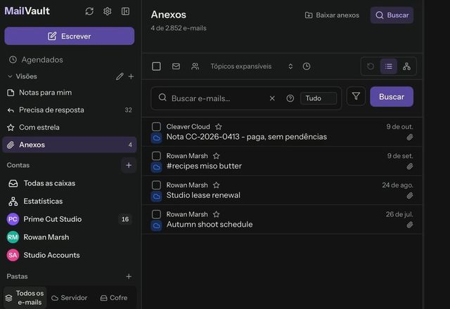 Na barra lateral, a visão salva Anexos é aberta e lista 316 e-mails, Precisa de resposta lista 41, e depois Anexos é aberta de novo. · Reviewed for MailVault version 2.20.0