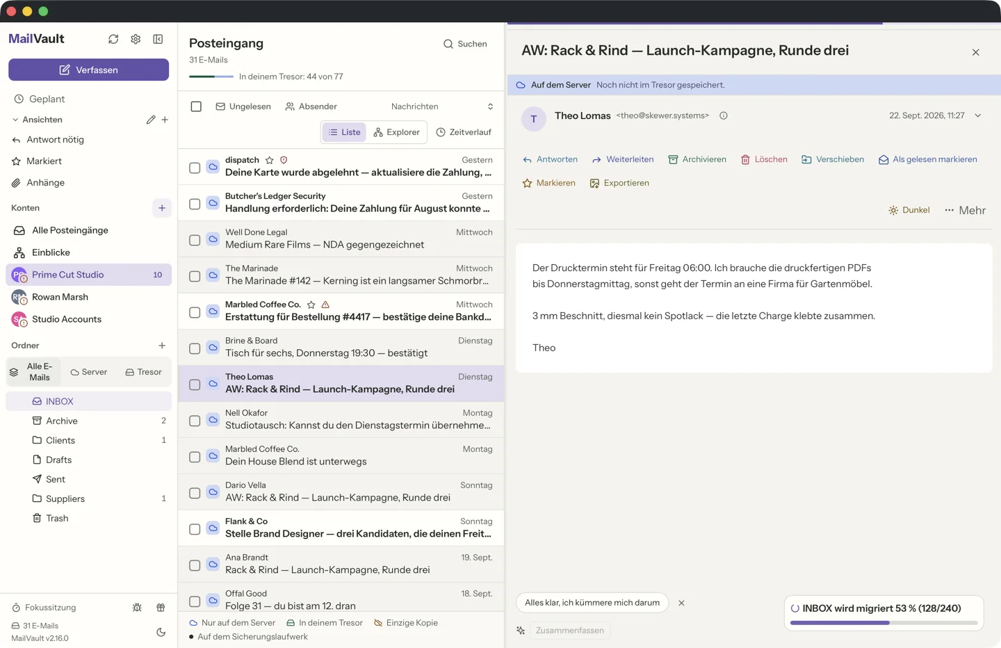 Nachrichtenliste von MailVault mit der voreingestellten Hervorhebung: Die geöffnete Nachricht trägt ein getöntes Band · MailVault version 2.16.0