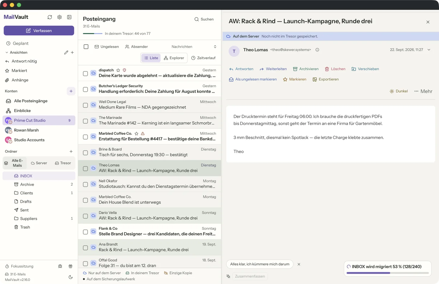 Nachrichtenliste von MailVault, die die geöffnete Nachricht in sattem Grau markiert und den Rest ihrer Konversation in hellerem Grau · MailVault version 2.16.0