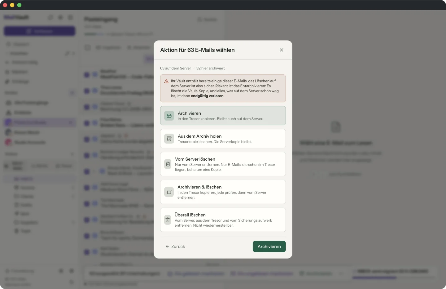 Der Dialog Aktion wählen von MailVault für eine Auswahl von E-Mails mit Archivieren, Aus dem Archiv holen, Vom Server löschen, Archivieren & löschen und Überall löschen sowie einem Hinweis, dass der Tresor einige davon schon enthält.