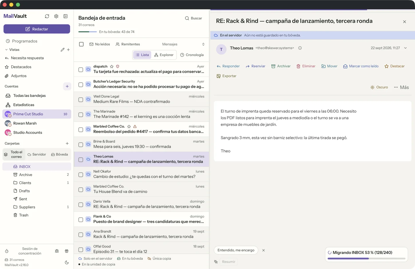 Lista de mensajes de MailVault con el resaltado por defecto: el mensaje abierto lleva una banda teñida · MailVault version 2.16.0