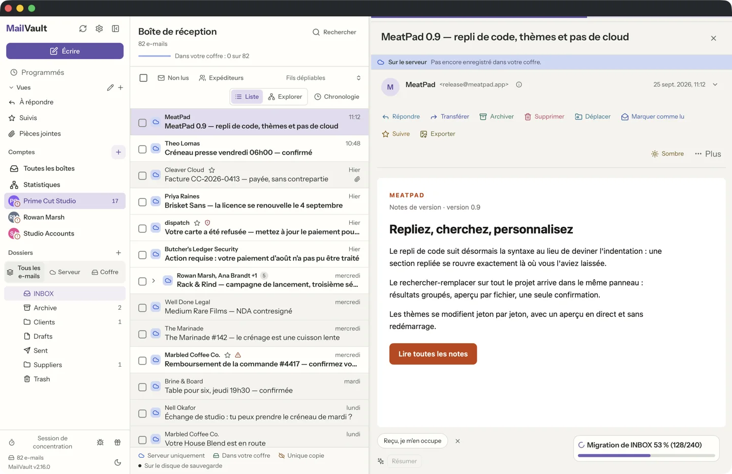 Vue liste des e-mails de MailVault, avec la boîte de réception et les conversations groupées · MailVault version 2.16.0