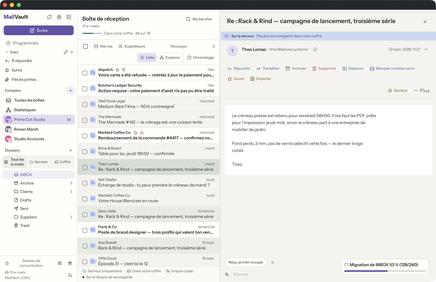 Liste des messages de MailVault marquant le message ouvert en gris franc et le reste de sa conversation en gris plus clair · MailVault version 2.16.0