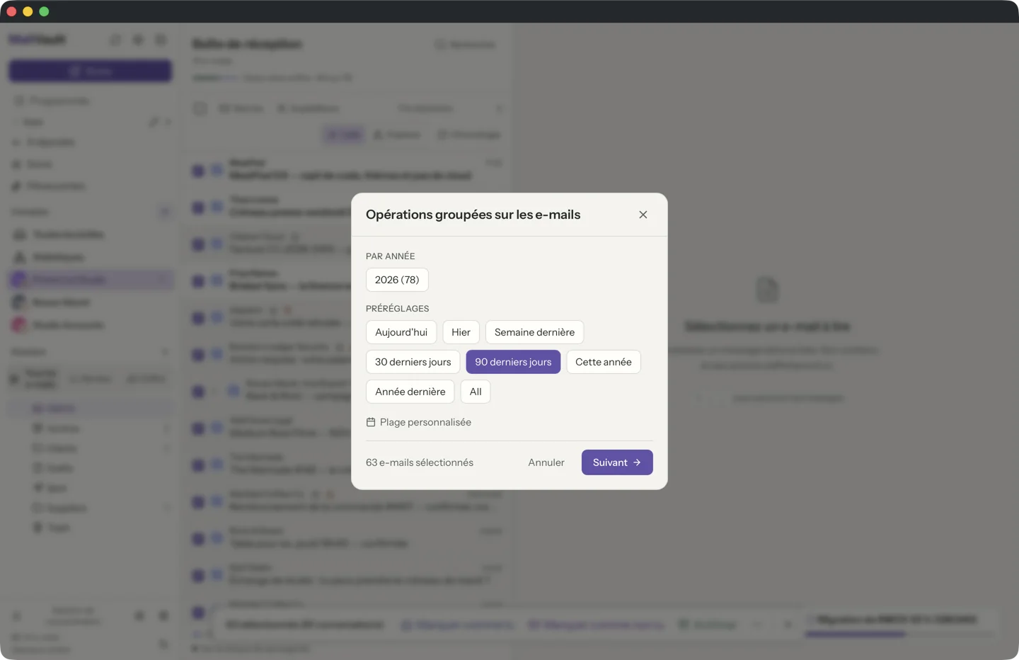 Fenêtre de sélection groupée de MailVault, avec sélecteur de plage de dates, raccourcis par année et boutons d'action pour archiver, supprimer, ou archiver et supprimer · MailVault version 2.16.0