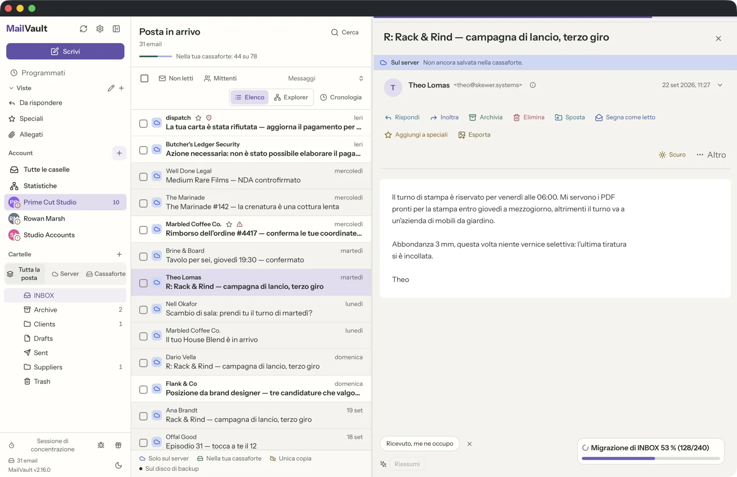 Elenco dei messaggi di MailVault con l’evidenziazione predefinita: il messaggio aperto porta una fascia colorata · MailVault version 2.16.0