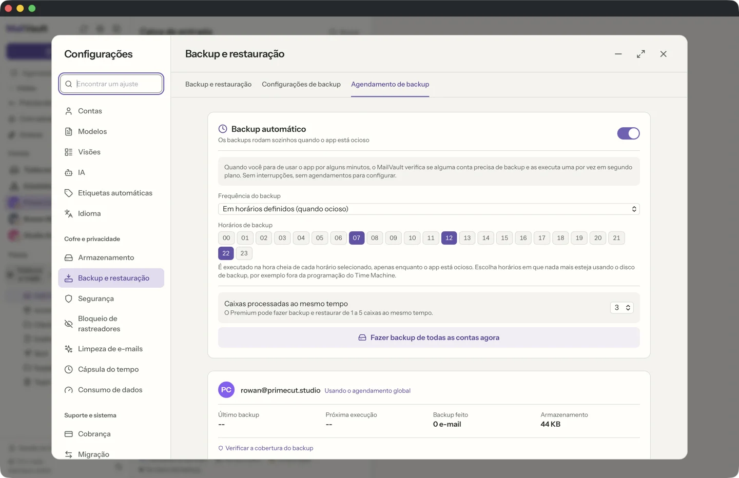 Agendamento de backup do MailVault definido como “Em horários definidos”, com 07, 12 e 22 escolhidos na grade de 24 horas · MailVault version 2.16.0